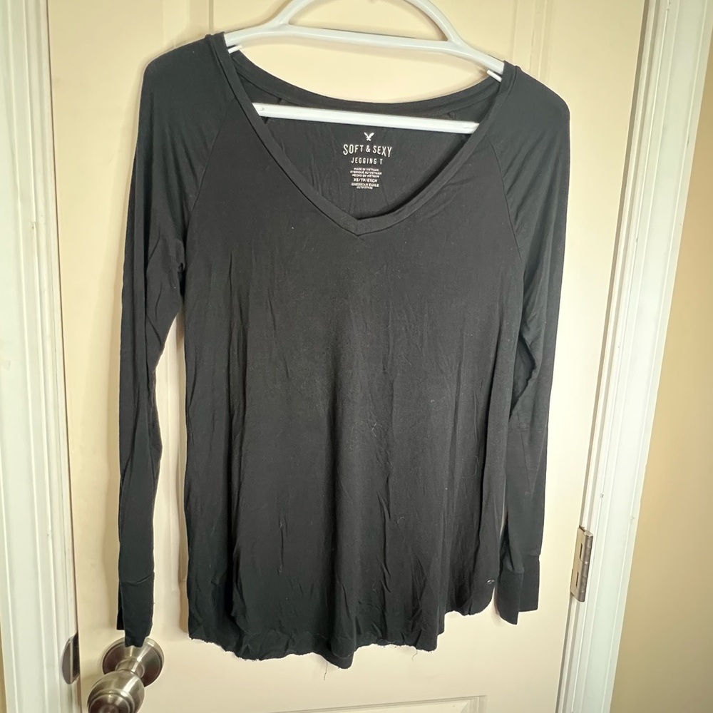 American Eagle Long Sleeve jegging V neck black